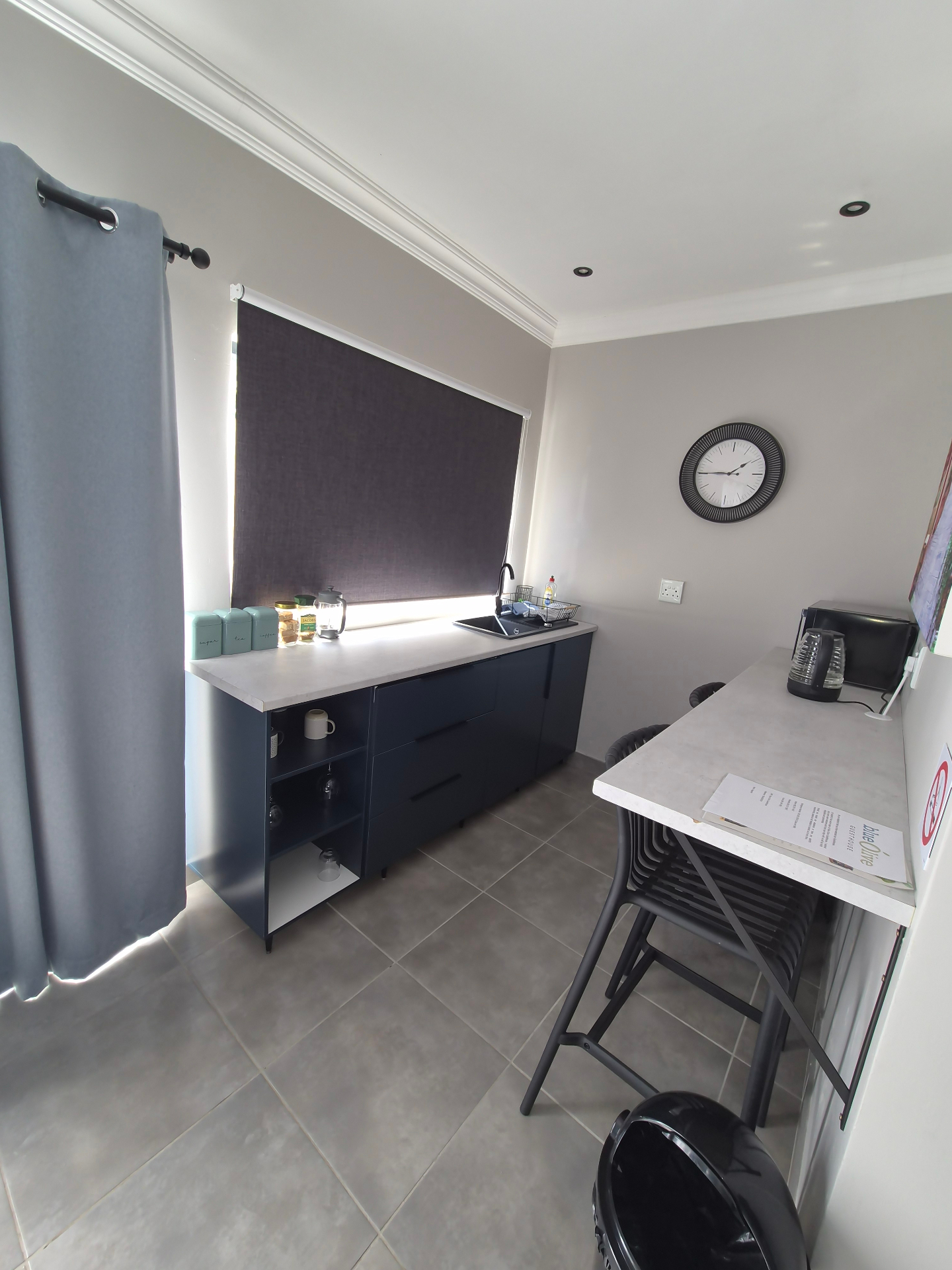 Room Frantoio kitchenette area