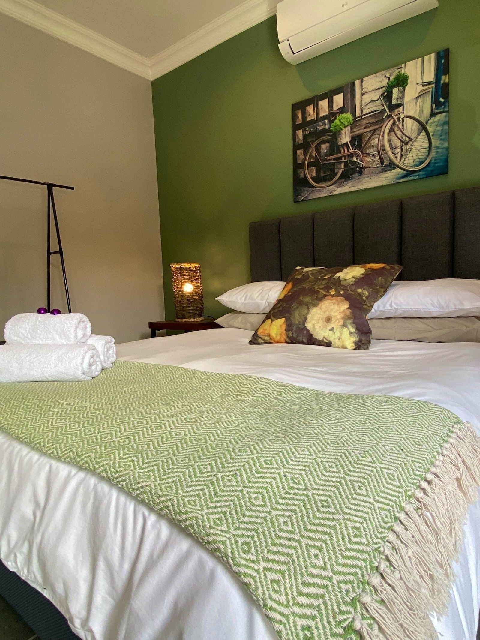 Room Mission with green feature wall